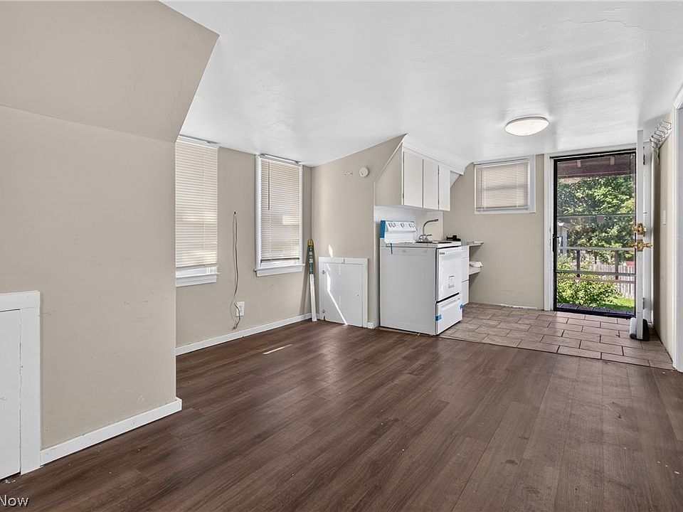 22nd image of 186 Parmely Ave