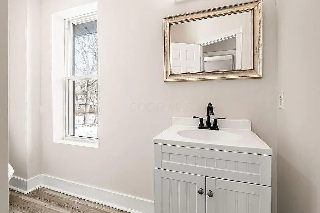 4 bed, 2072 sqft, $2,500 — Photo 4