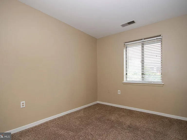 10 W Lee St #B-R72 — Photo 18