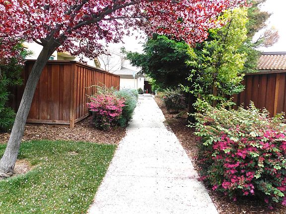 SIDE WALKWAY