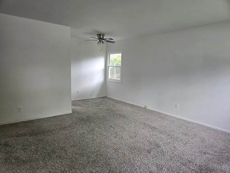 258 E Plum St — Photo 9