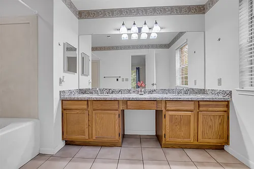 10 Treadwell Ct Photo 1