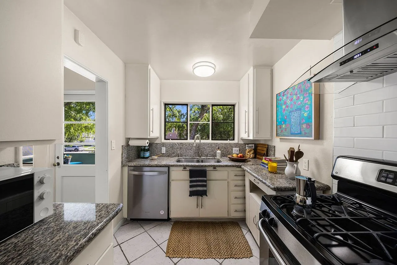1 bed, 1012 sqft, $3,100 — Photo 3