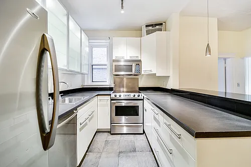 137 Peterborough St #2 Photo 1