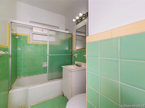 5th image of 3903 Ponce De Leon Blvd #B