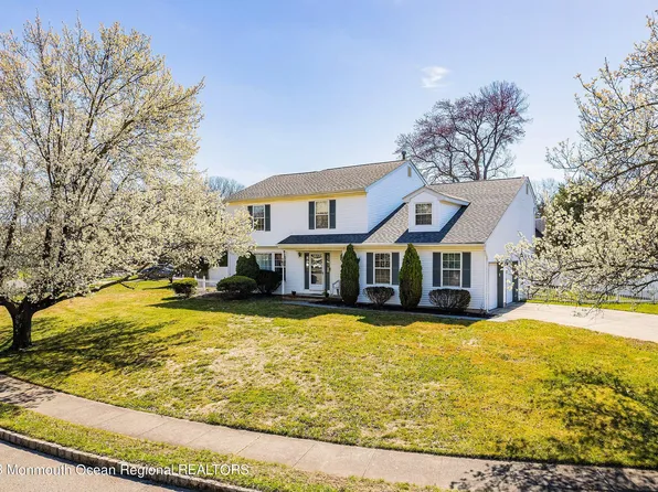 8 Margaret Lane, Howell, NJ 07731