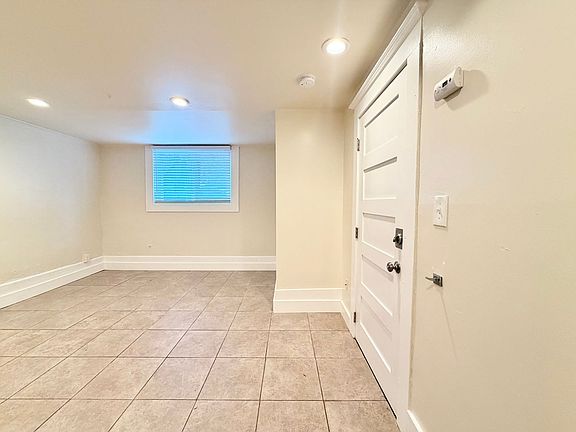 4th image of 1942 NW Pettygrove St #14