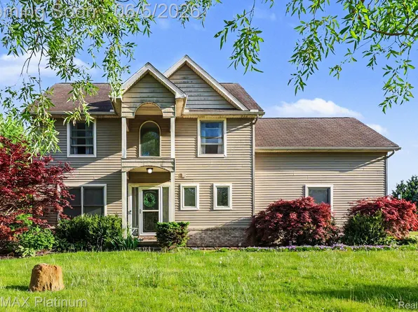 9731 Fountain Ln, Fowlerville, MI 48836