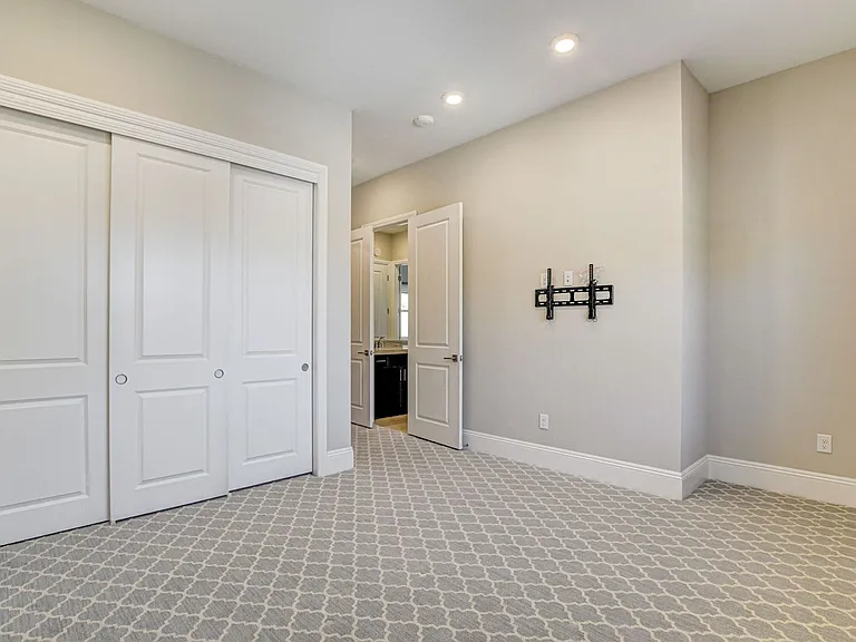 9133 Las Manaitas Ave #302 — Photo 32