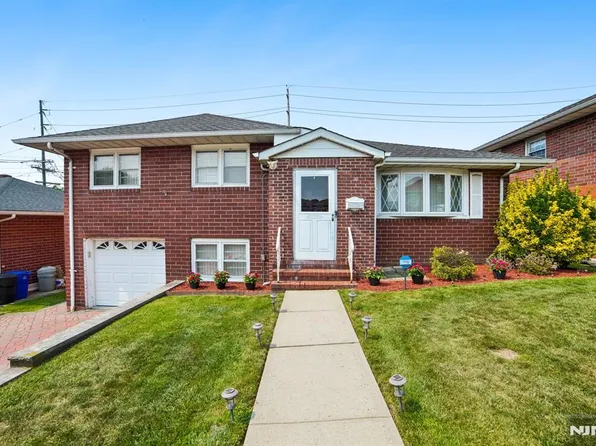 28 Pikeview Ter, Secaucus, NJ 07094