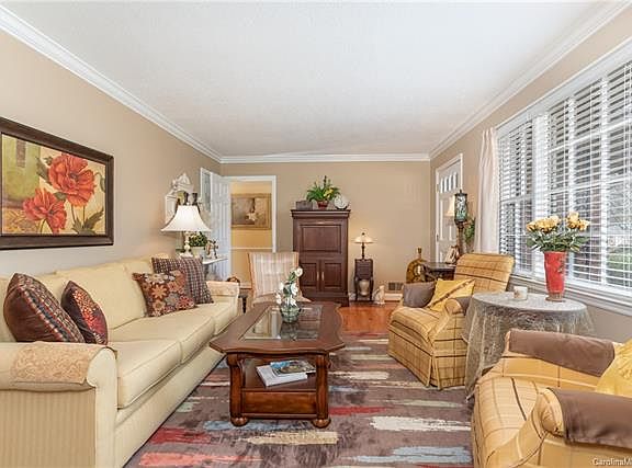 3rd image of 501 Royal Oak Dr