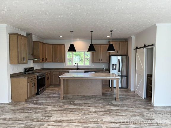2nd image of 570 Drumstand Rd