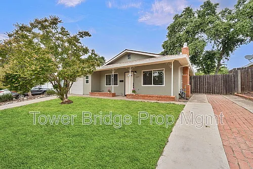 1317 School St Photo 1