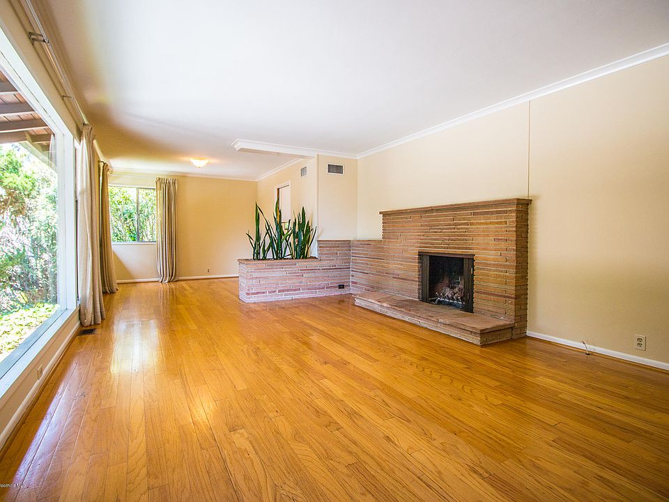 1st image of 360 Cherry Dr