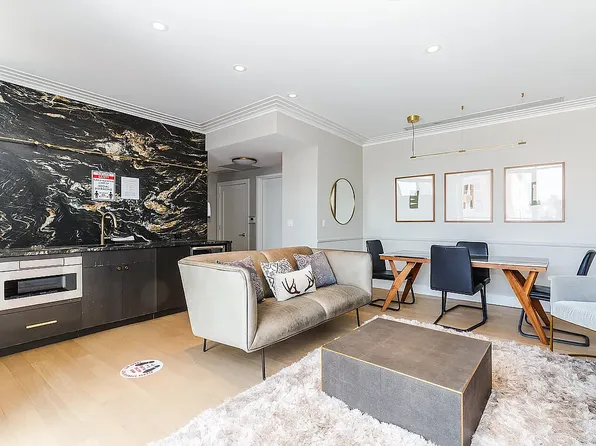 250 West 19th Street image 10 of 12