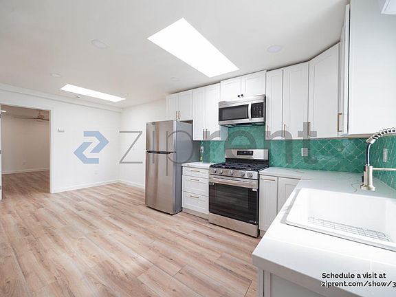 4th image of 129 W 15th St