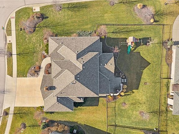 4th image of 16441 Garnett St