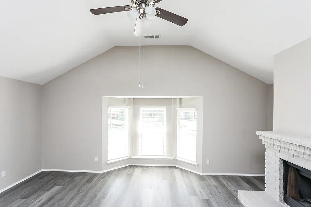 3 bed, 2.0 bath, 1317 sqft, $2,095 — Photo 3
