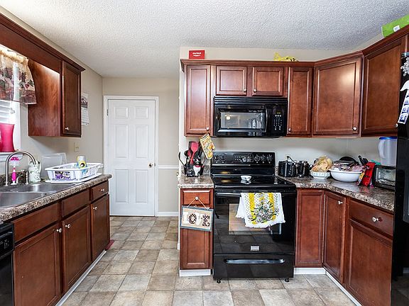 5th image of 180 Thorne Cir SE