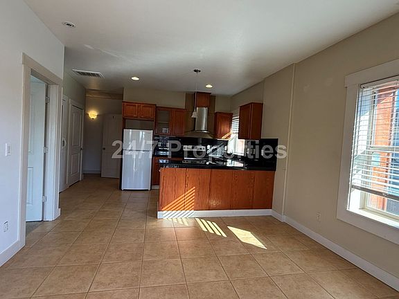 5th image of 3905 SE Belmont St APT 3