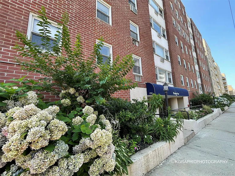 750 Shore Rd #10 — Photo 26