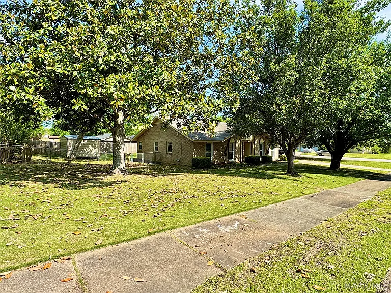2311 Cottingham Dr — Photo 3