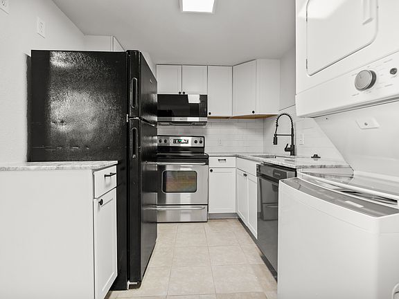 3rd image of 521 W Houston St