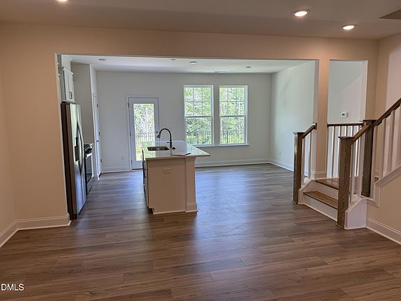 4th image of 825 Kensley Grove Ln