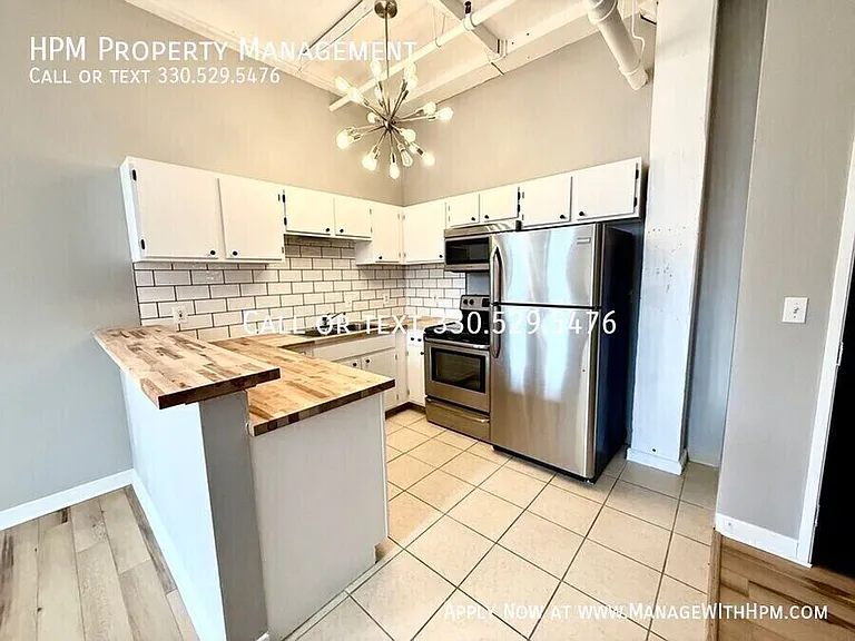 1133 W 9th Street — Photo 24