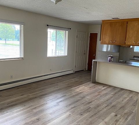 4th image of 900 N 11th St