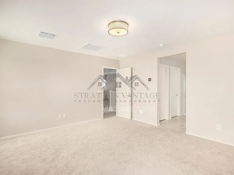 55 E Constitution Dr — Photo 16