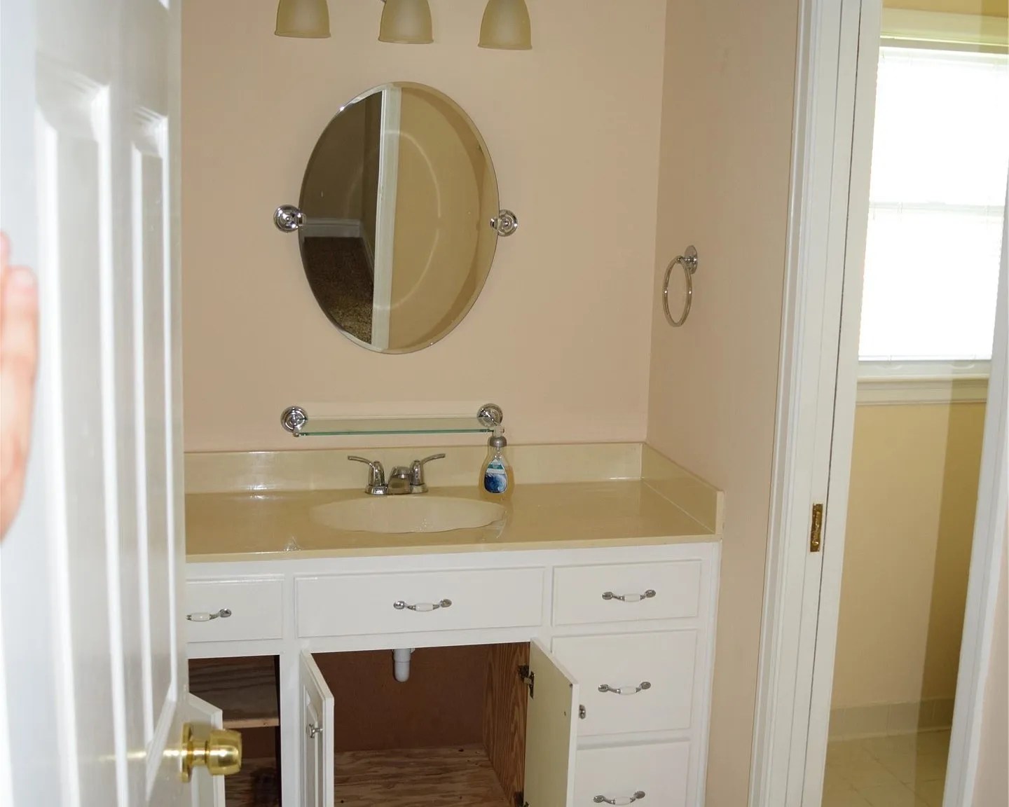3 bed, 2.0 bath, 2169 sqft, $2,000 — Photo 3