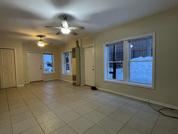 3rd image of 2137 N Stave St #Ch1