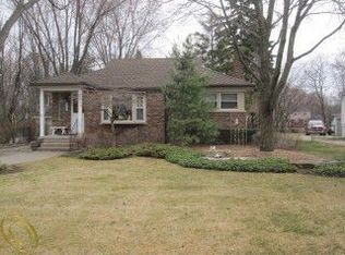 34107 Oakland Ave, Farmington, MI