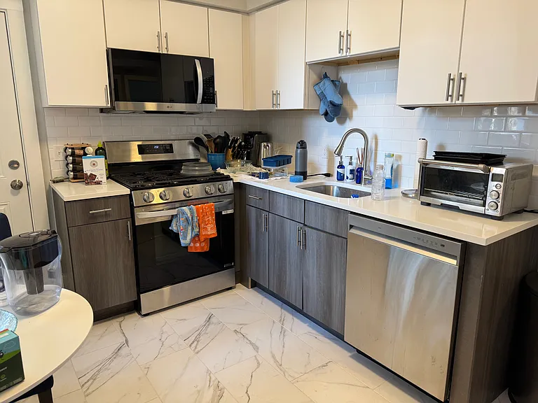 100 Longwood Ave — Photo 8