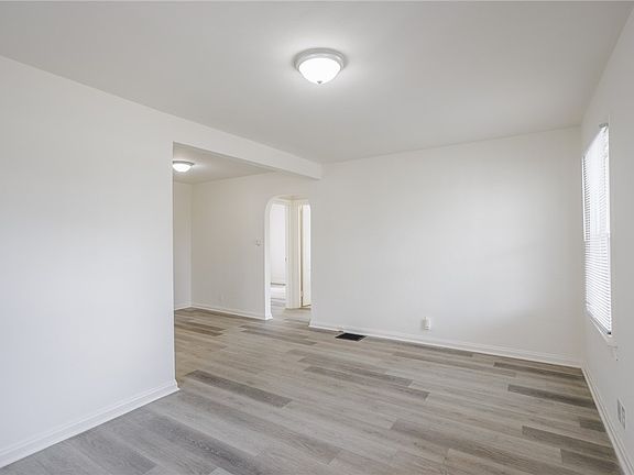 5th image of 357 Rockhill Ave