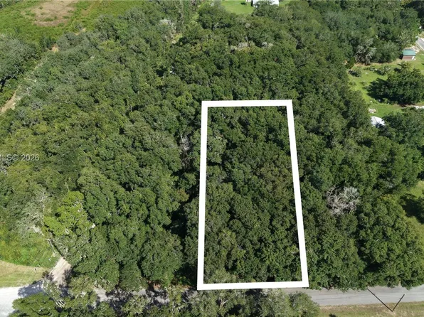 104 Twin Lake Grove Dr, Interlachen, FL 32148