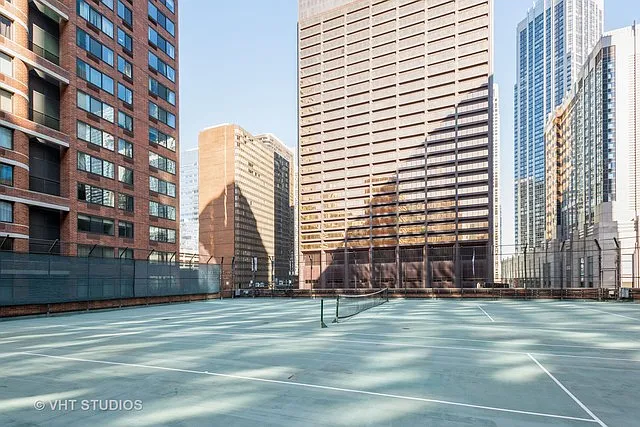 Building Photo - 211 E Ohio St #712