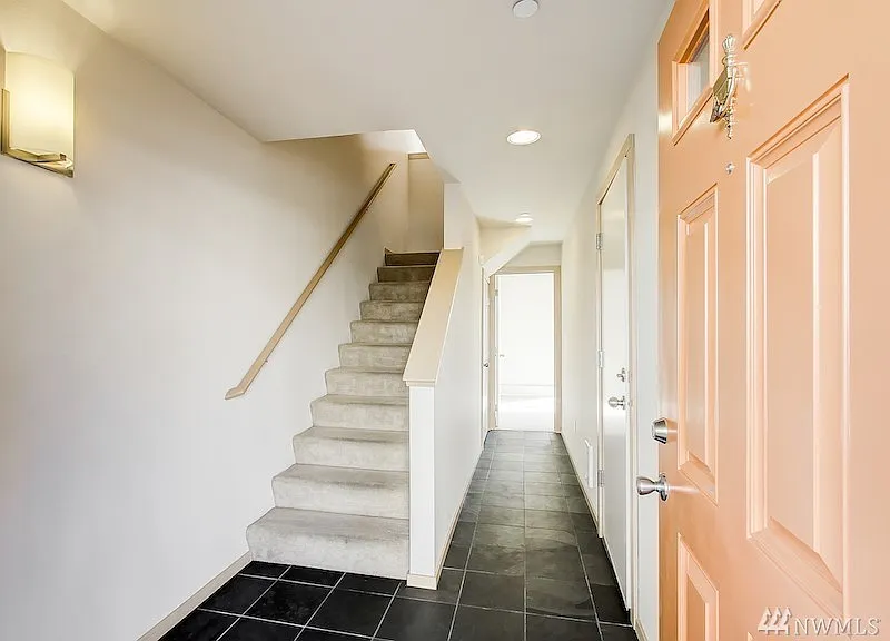 3 bed, 1230 sqft, $3,000 — Photo 2