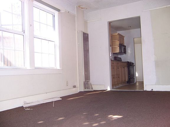 3rd image of 1609 Scott Ave