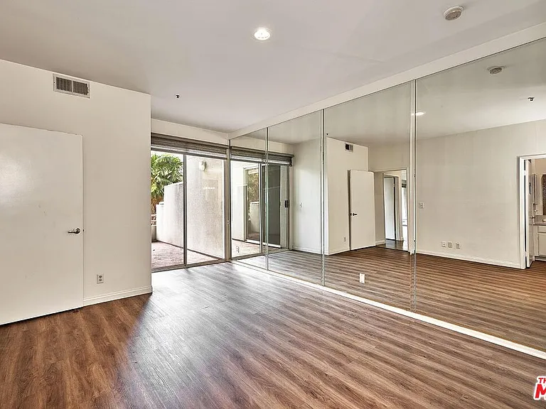 500 S Berendo St #101 — Photo 22