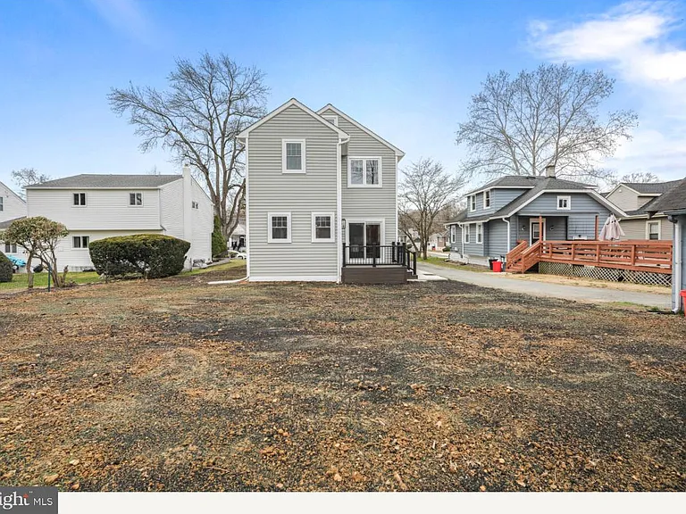 1833 W High St — Photo 3