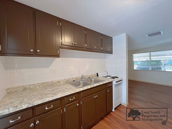 4th image of 2126 Smithfield Pl #B