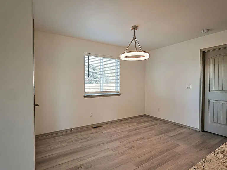 709 E Avenue K — Photo 5