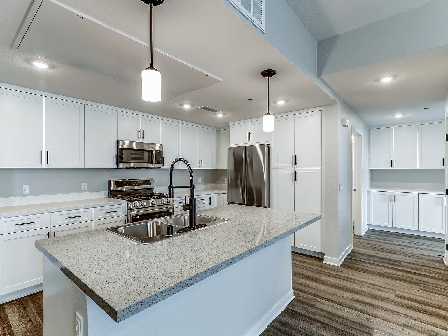 The Standard Redlands — Photo 2