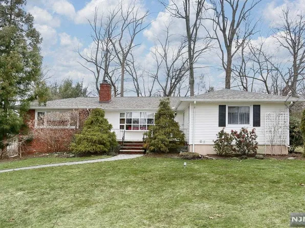 43 Overlook Ct, Ramsey, NJ 07446