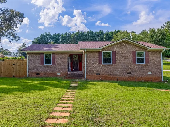 13 Thomas Dr, Williamston, SC 29697