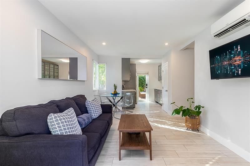 1st image of 1228 SE 1st St #1