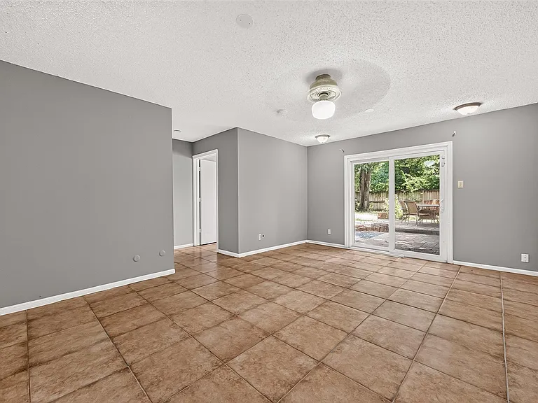 19002 Mirror Lake Dr — Photo 29