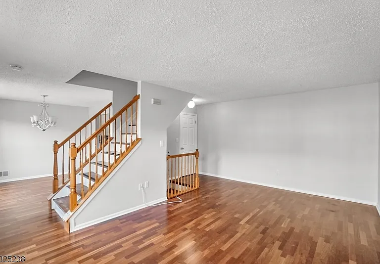 100 Callahan Ct — Photo 9